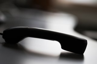 Tox Info est le service de consultation officiel en Suisse pour toute question liée aux intoxications. Les parents et les professionnels de la santé peuvent appeler le 145 pour obtenir des informations (archives). KEYSTONE/DPA/ROLF VENNENBERND